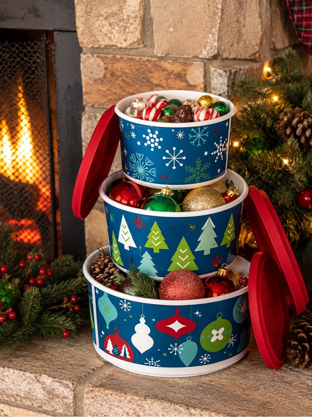 TUPPERWARE 3 PIECE ROUND STACKING/ NESTING CONTAINER
SET WITH LIDS - XMAS
DESIGN